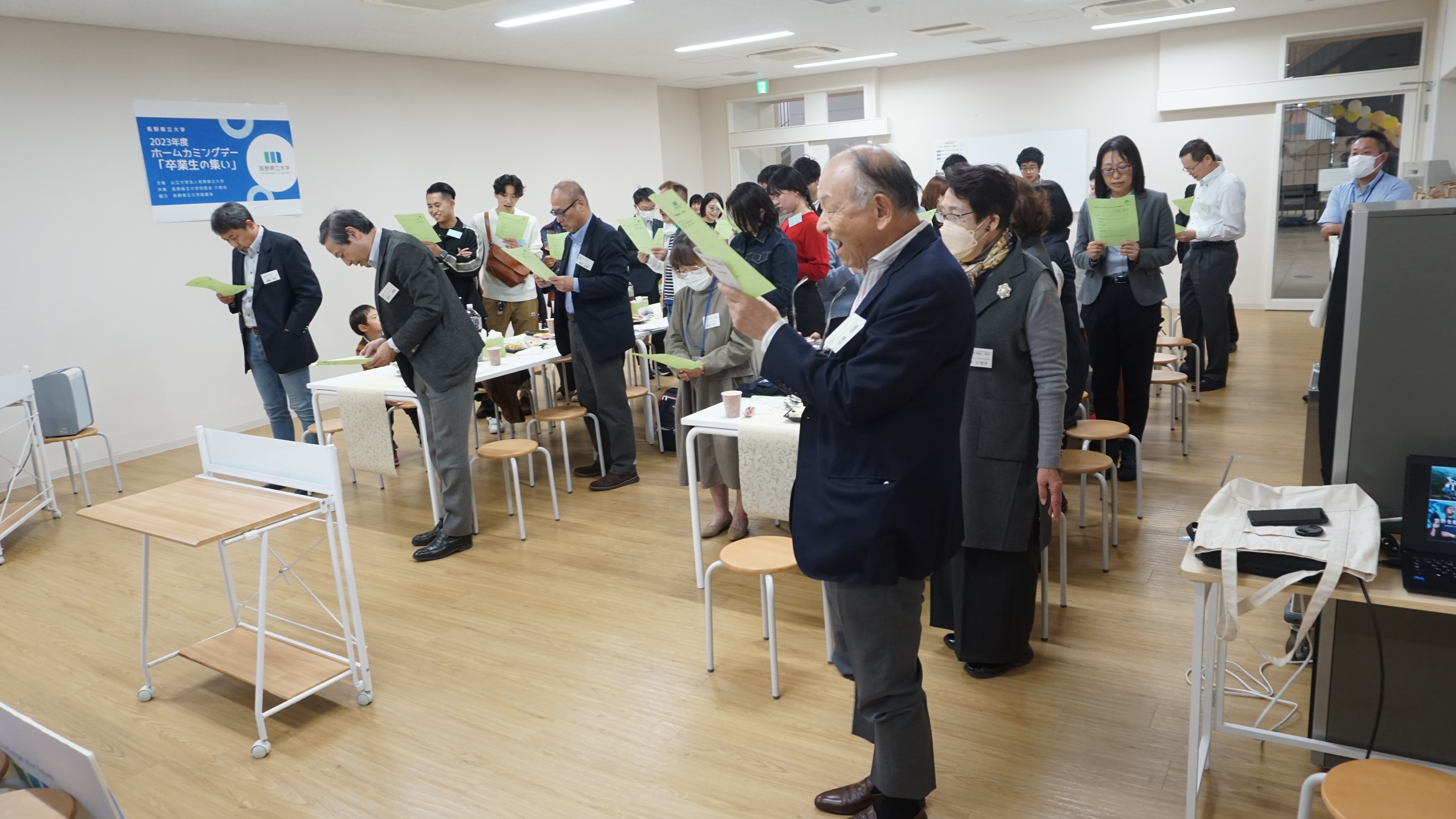 学歌斉唱の様子