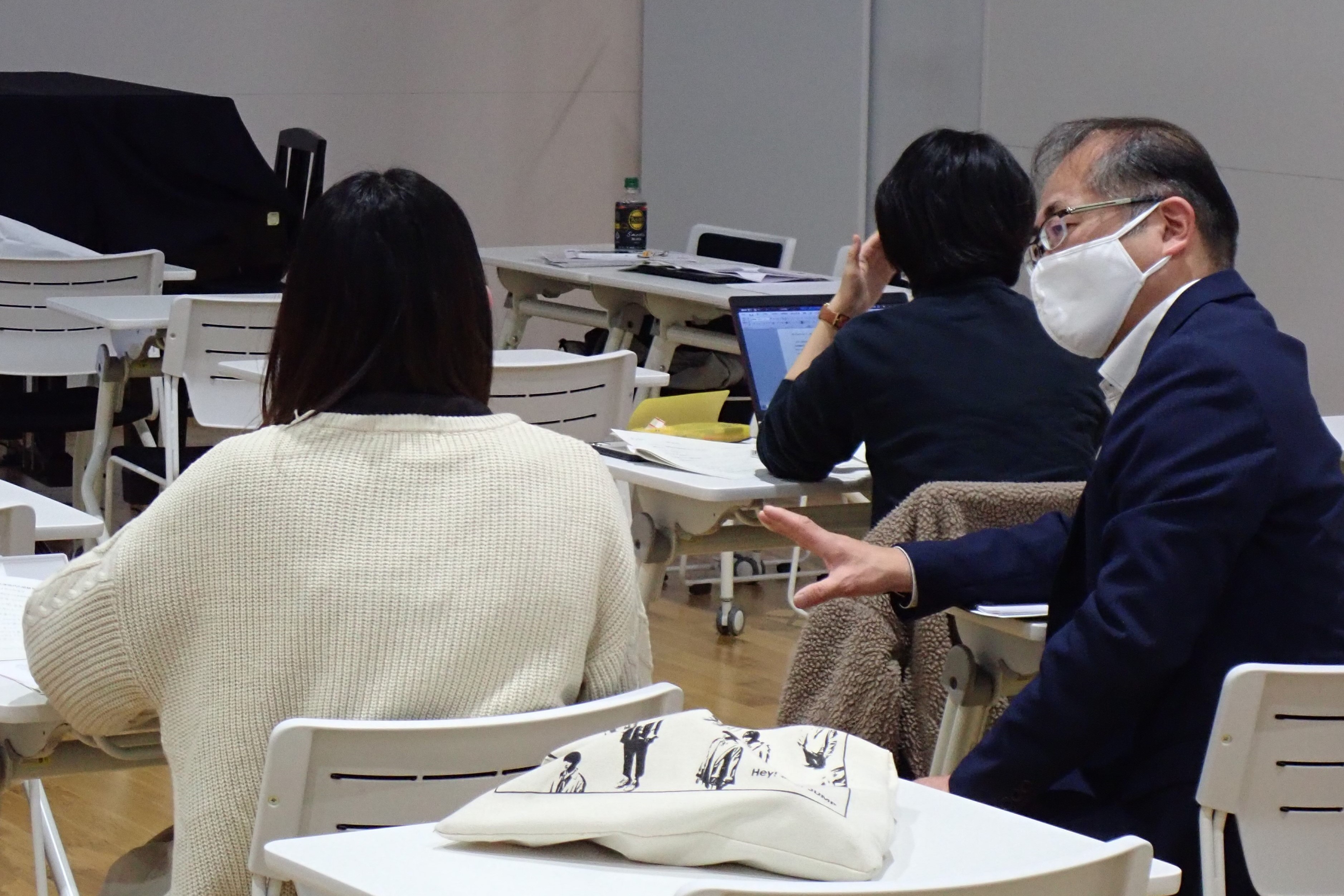 講師によるフィードバックの様子です。