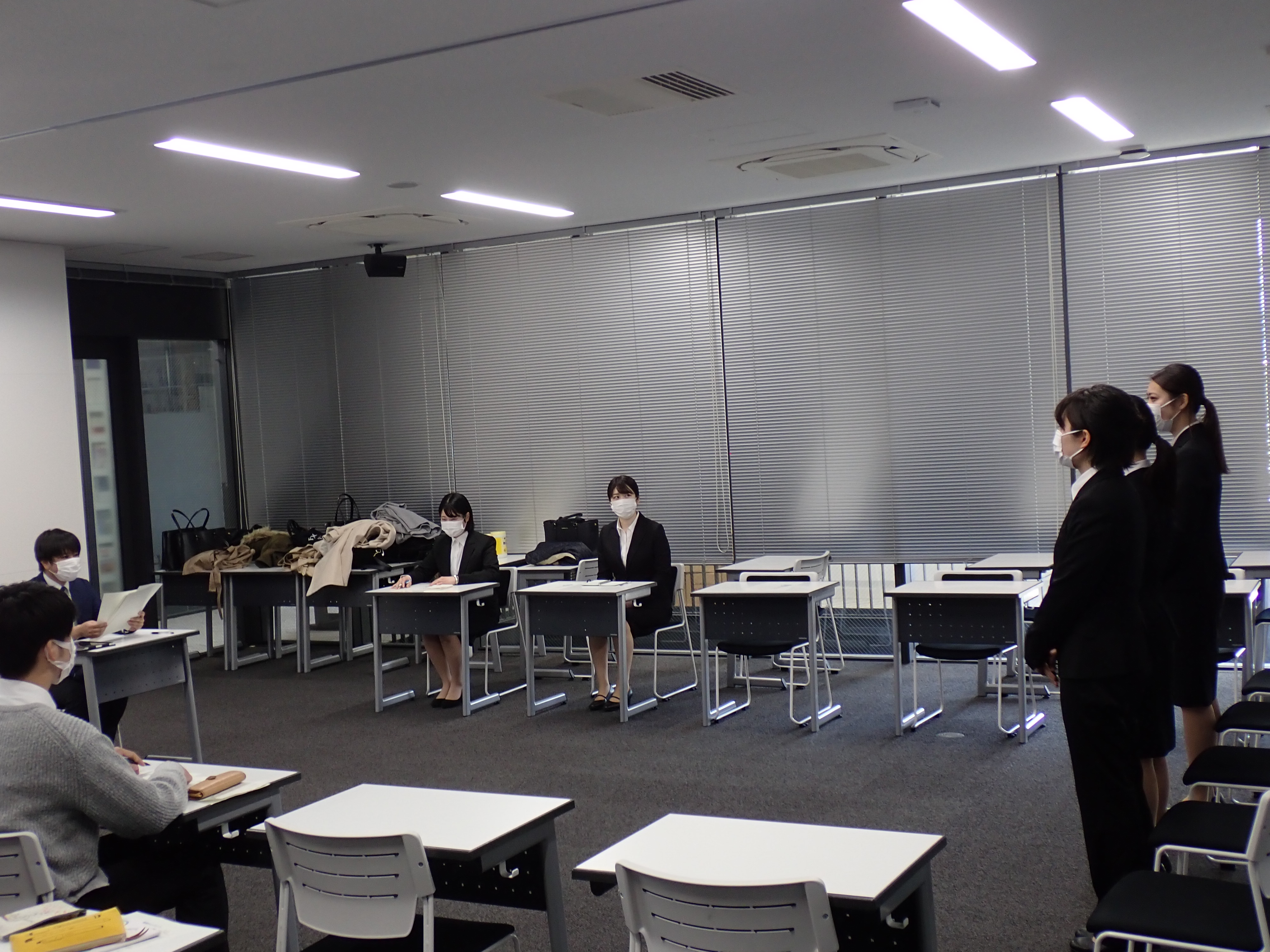 対面での模擬面接の様子を紹介しています。