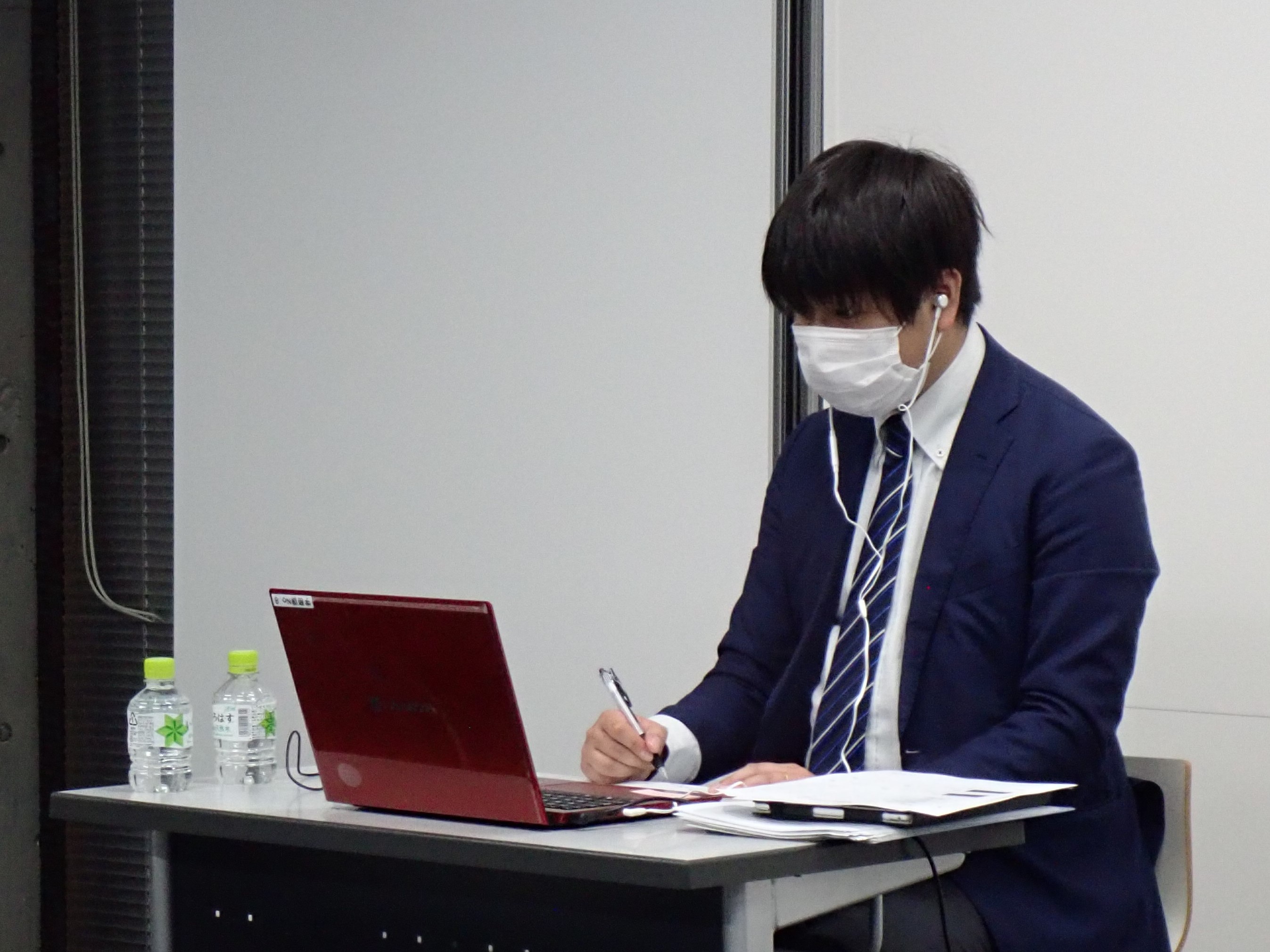 Webでの模擬面接の様子を紹介しています。