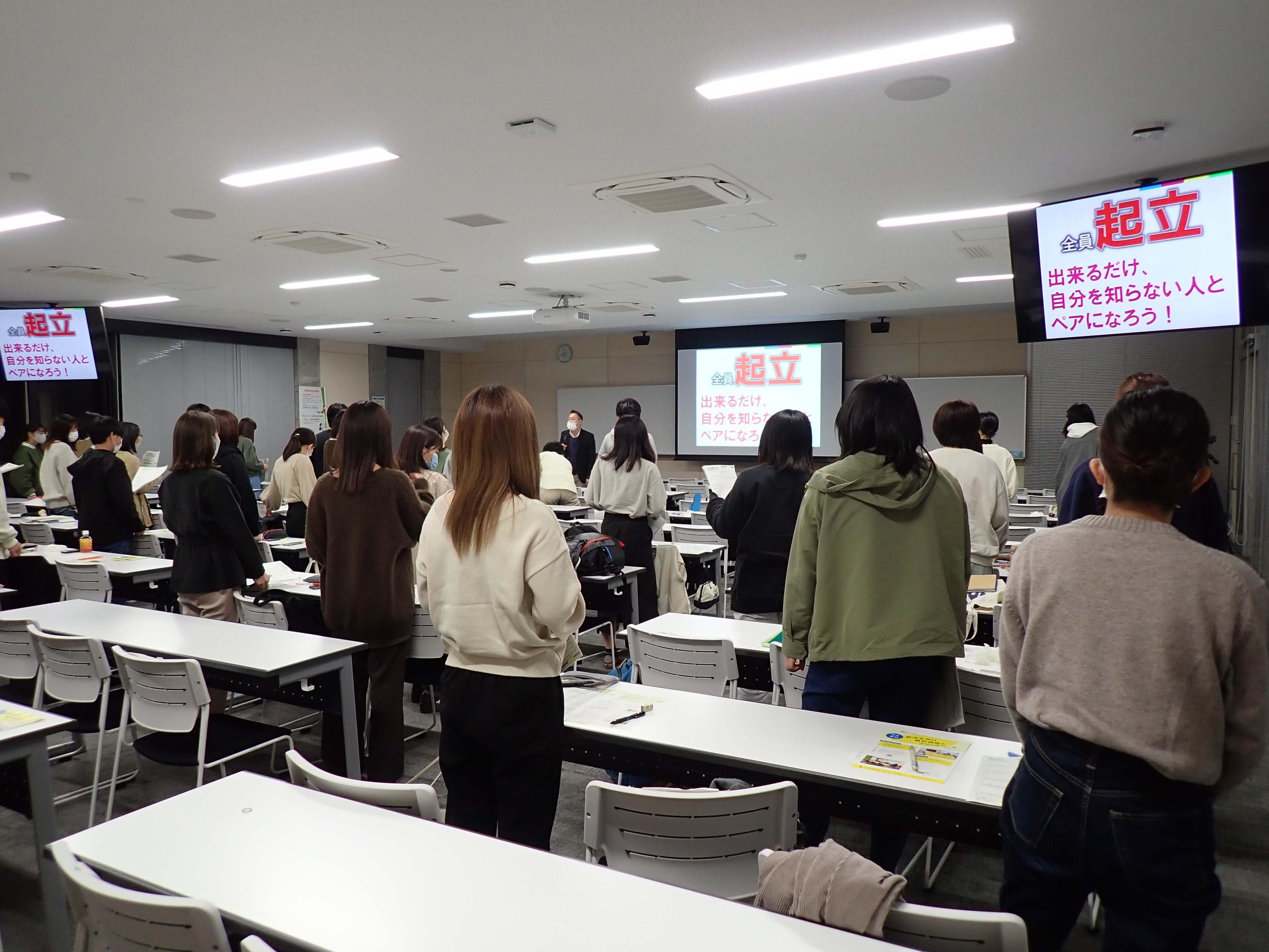 澤本講師の就職対策講座でのワークの様子