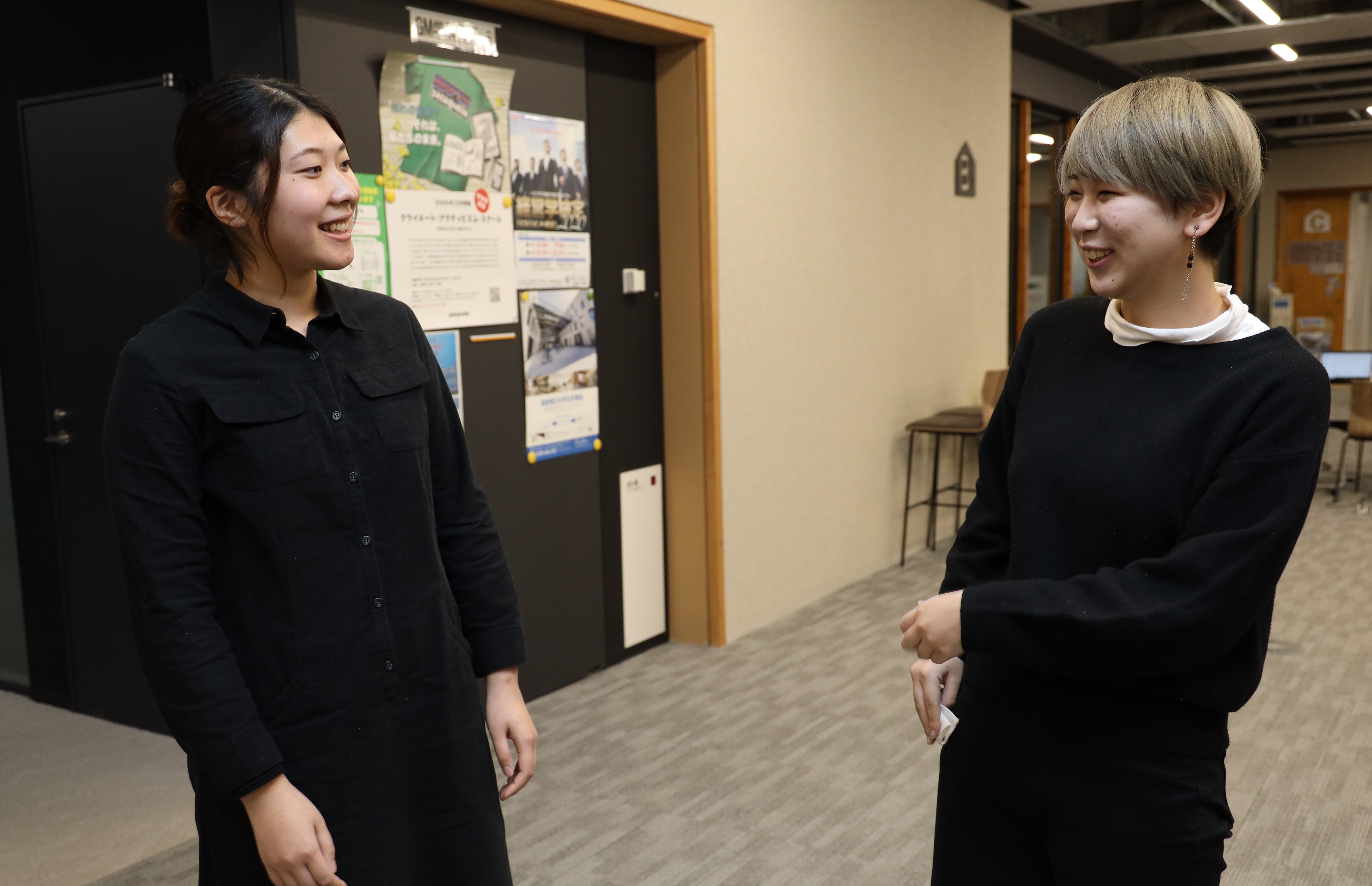 会社設立を準備する二人