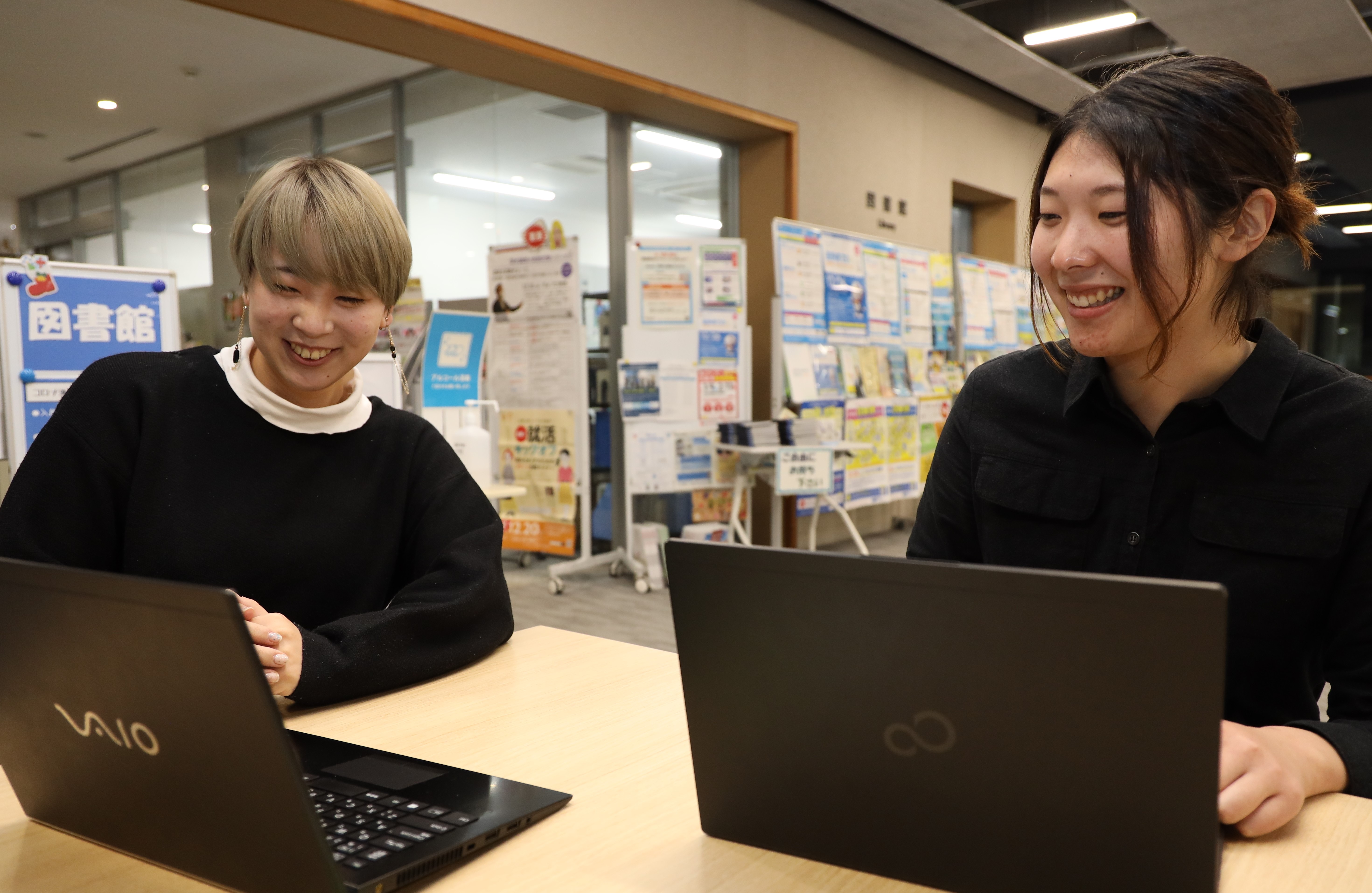 シェアハウスの構想を話し合う二人