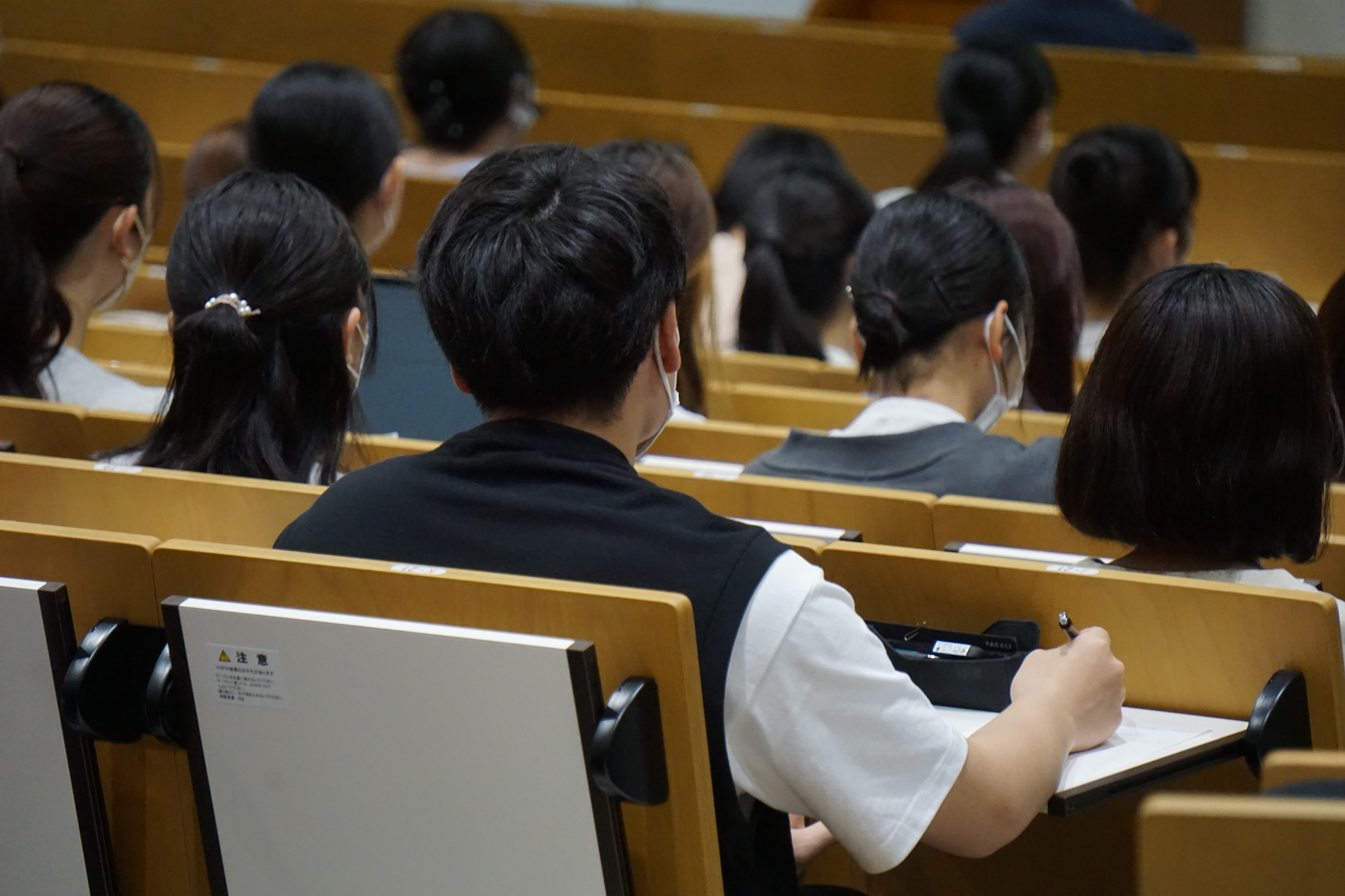セミナーを受講する学生