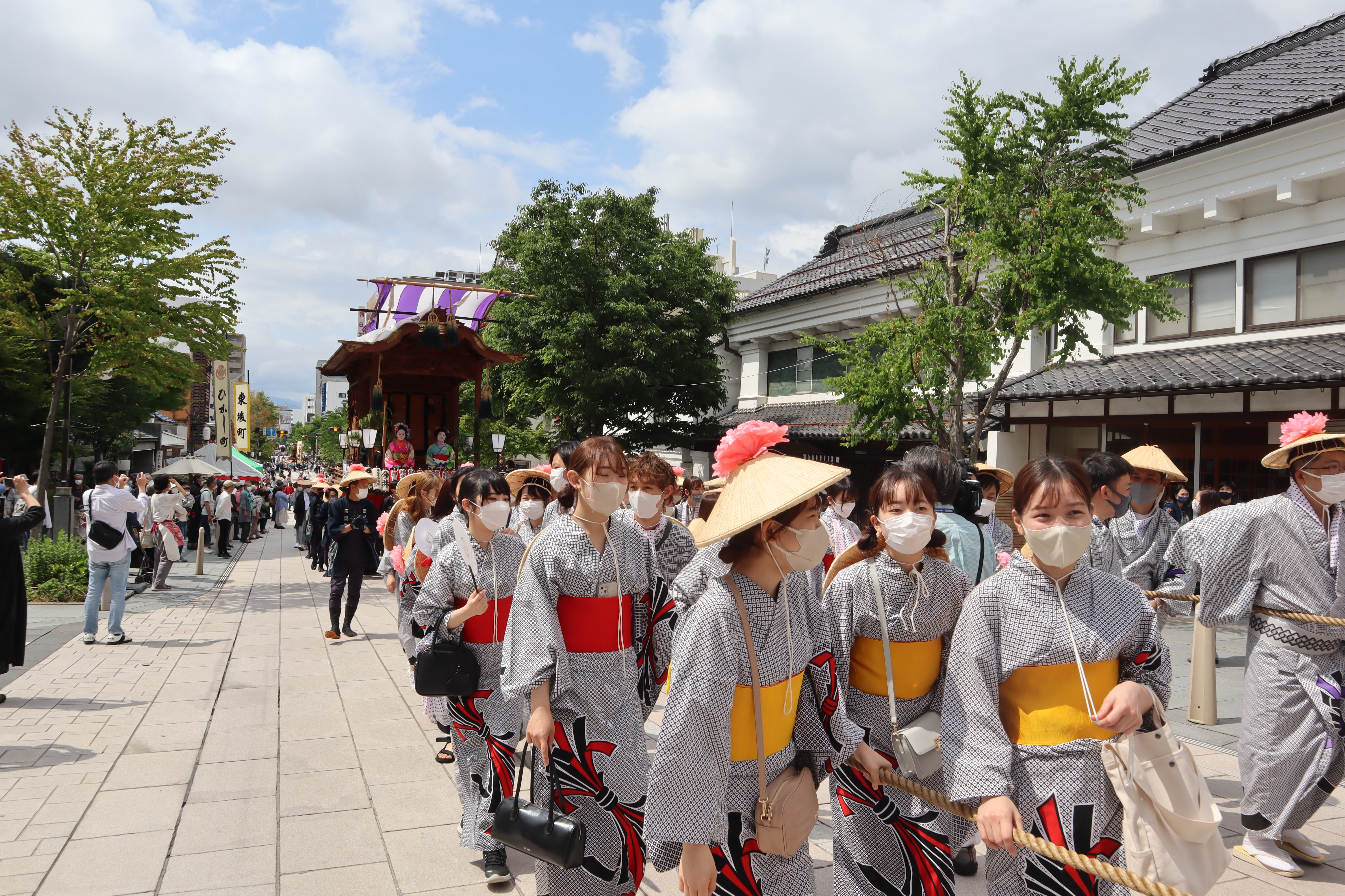6月12日　西後町屋台随行の様子