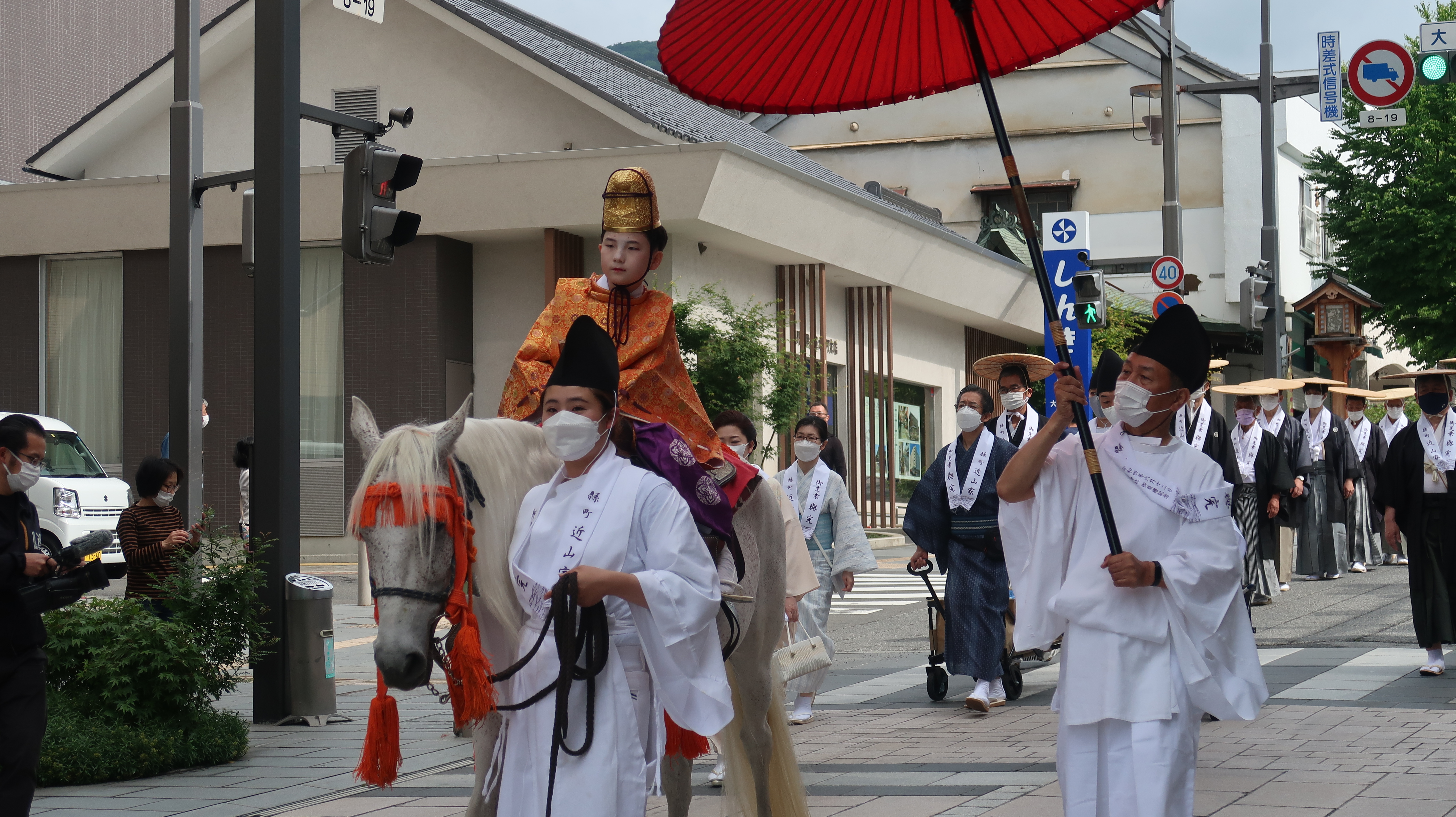 6月12日　表参道を随行する様子