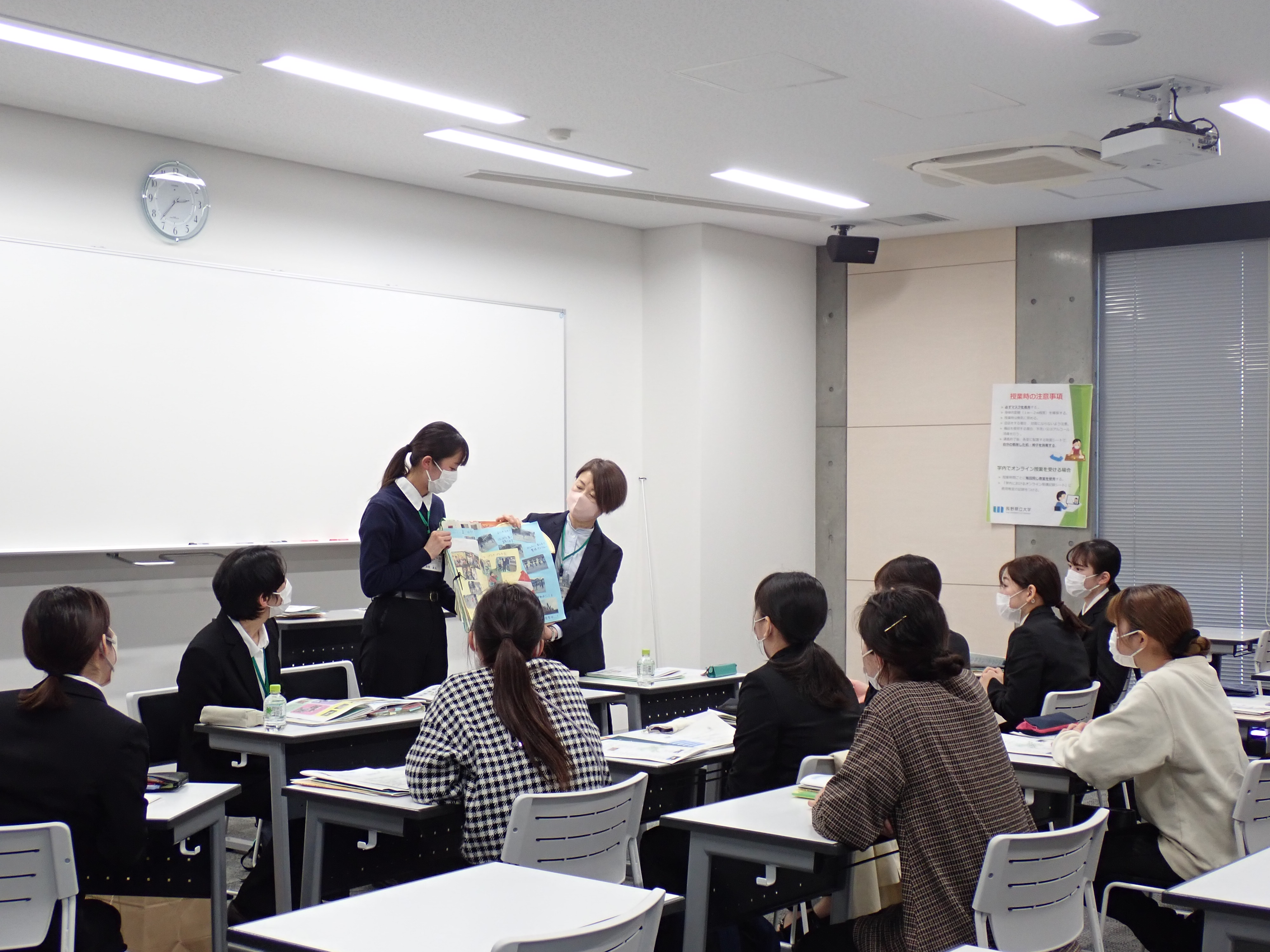 第2部の個別説明を聞く様子