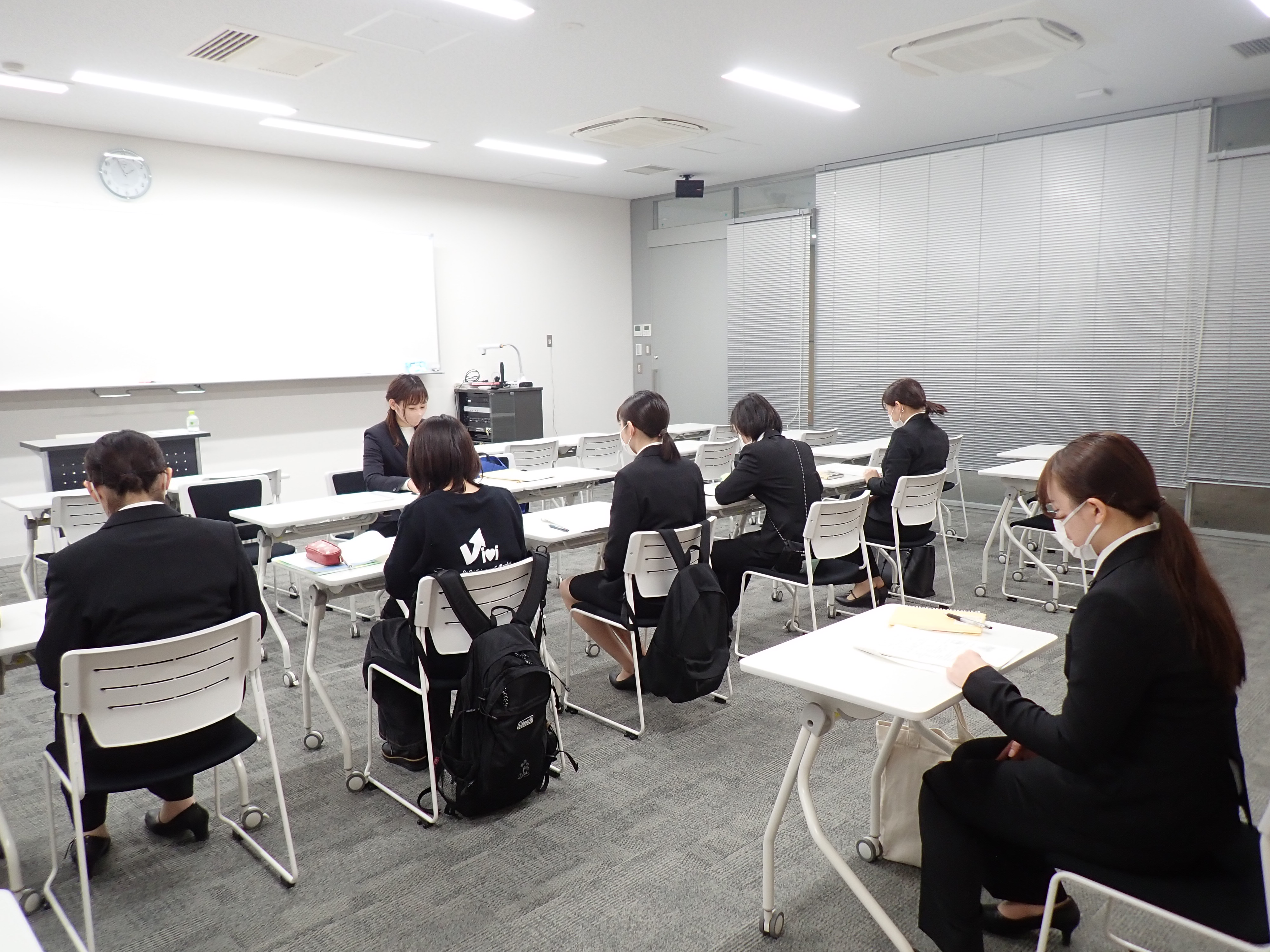 第2部の個別説明を聞く様子