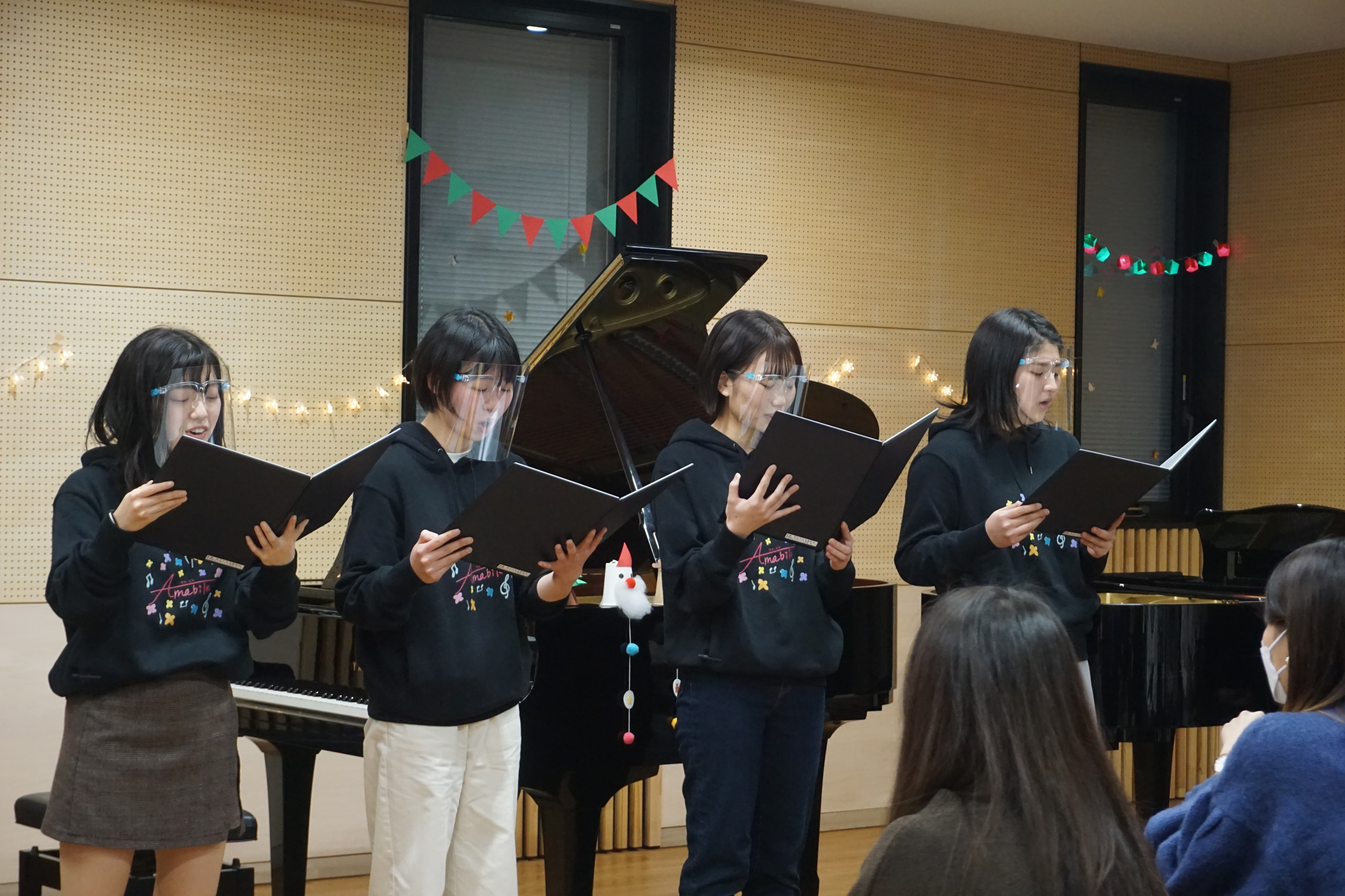安氏洋子准教授のゼミ「Amabile」の学生たち
