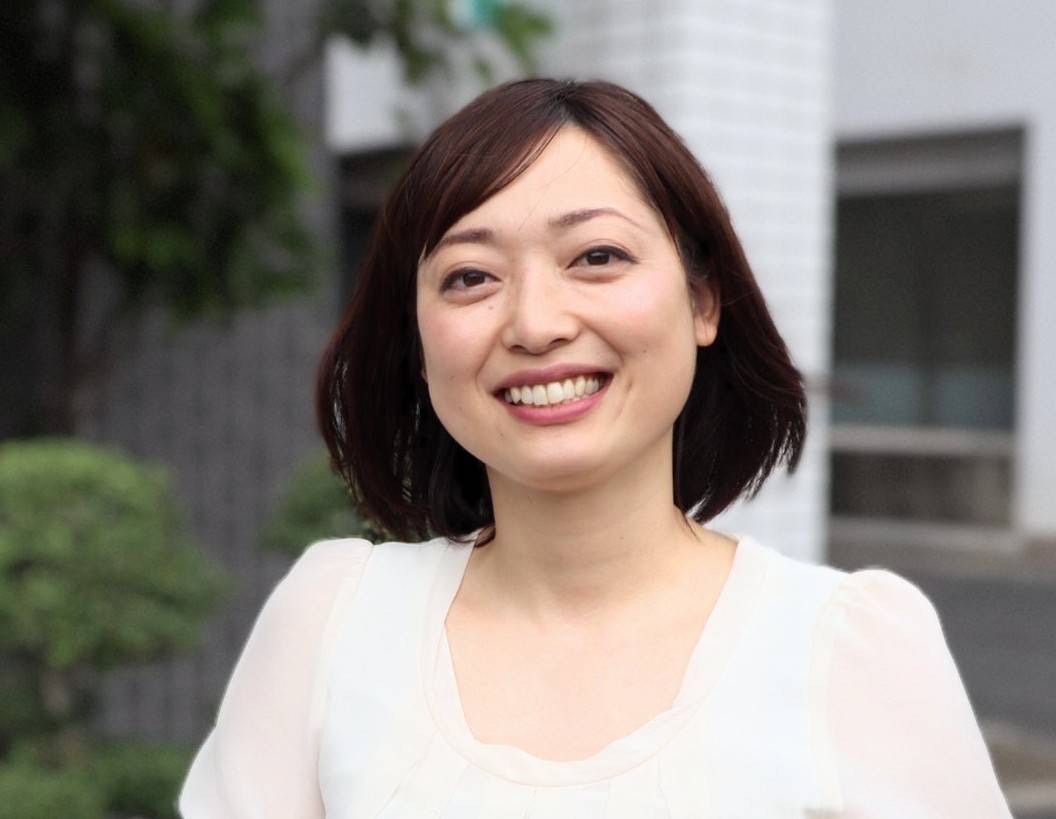 【長島ルリ子さん】TCS認定コーチ、社会福祉法人双葉幼児園保育士 この度は貴重な機会をありがとうございました。皆さんのお人柄やこれまで学び育まれてきた、大切にしたい保育の考えに触れさせていただき、みなさんが保育者になられた時のお姿が眩しく、頼もしく感じました。コーチングをみなさんがすぐにご自分のものとされ、ご自分と向き合い、前向きな思考を進められていたのが印象的でした。また感想を拝見して、さらに思考の深さに驚かされると同時にみなさんと関わる子どもたちの未来はさぞ明るいだろうと感じました。 これから色んなことがあると思いますが、ご自分と向き合うことに意識を向けられていたみなさんは、より豊かな世界を感じ、ご自分の人生をより楽しむ道を歩んで行かれると思います。みなさんのことを応援しております。 みなさんと子どもたち、そして周りの方々へ笑顔が溢れますように。私も一緒に頑張ります。 最後に、みなさんが感じてくださった保育におけるコーチングの必要性は普段私達がコーチングを保育界にお届けしたい思いと重なるところであり、胸がいっぱいになりました。ありがとうございました。