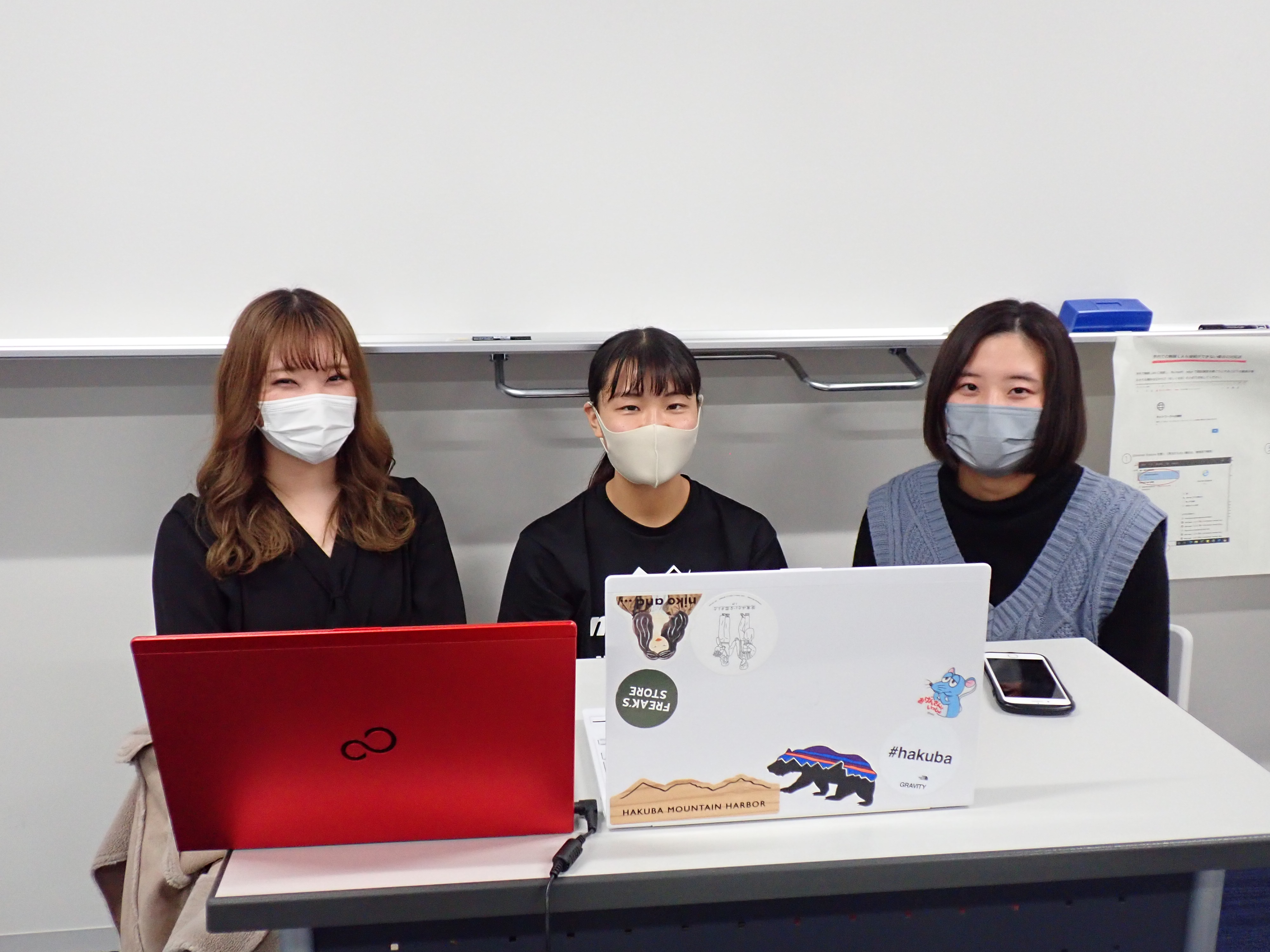 就職アドバイザー3人の写真