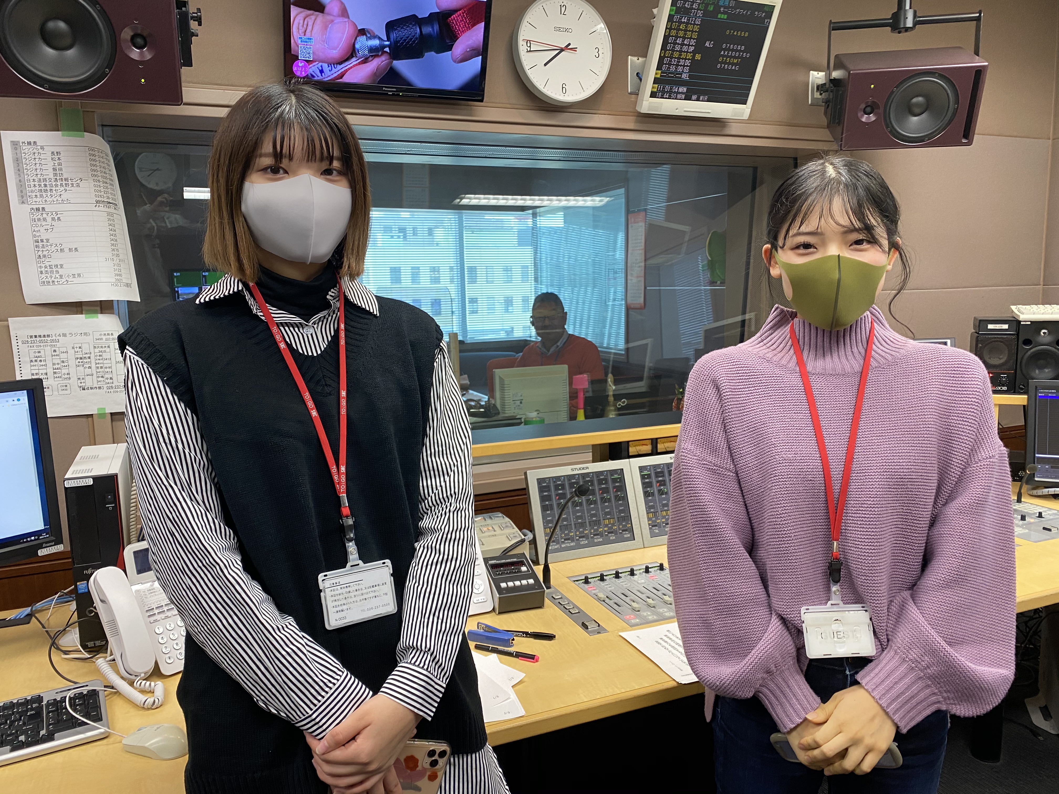 出演後の写真撮影の様子