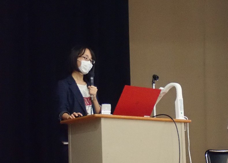 内定者2人目が発表している写真