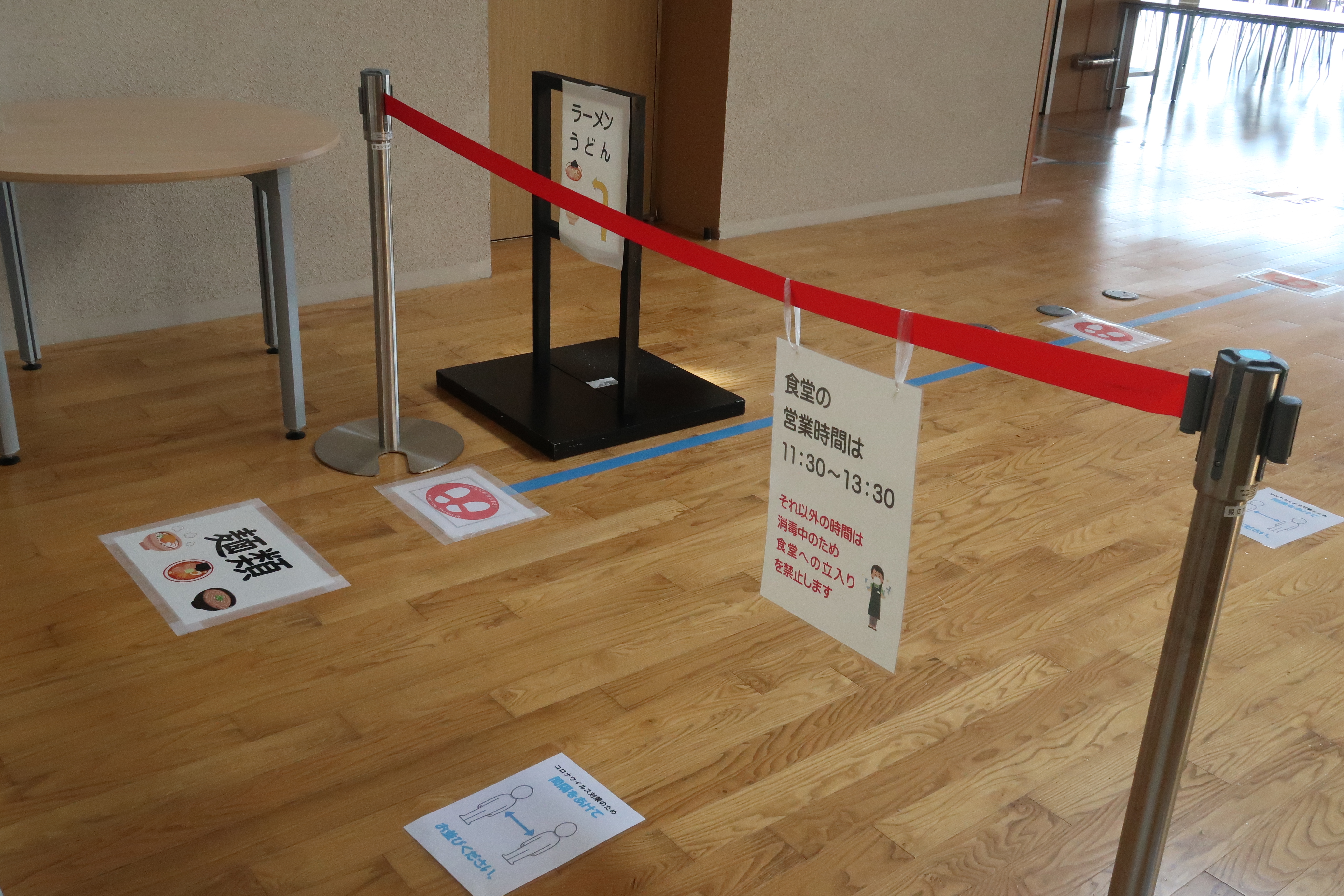 学生食堂営業時間案内と動線案内